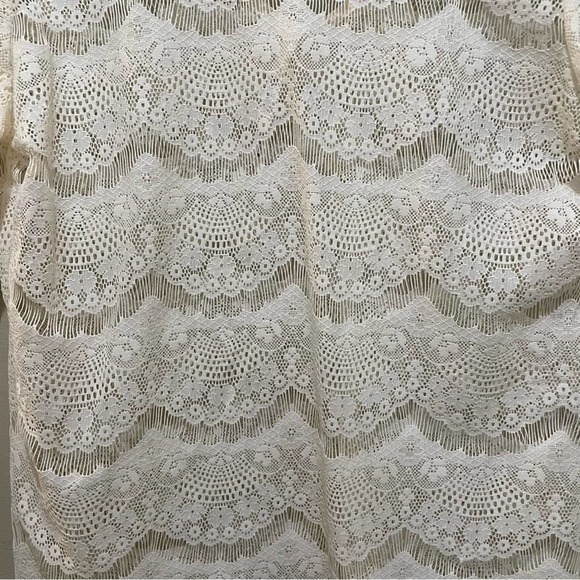 Bellatrix Beige Scalloped Lace Top Off White Size Medium - Picture 5 of 7